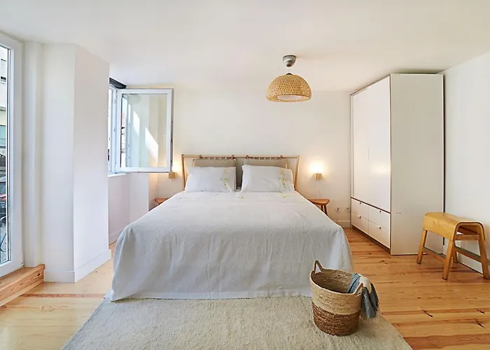 Appartement Modern Flat With Double Patio Right Next To Estrela Gardens Lissabon